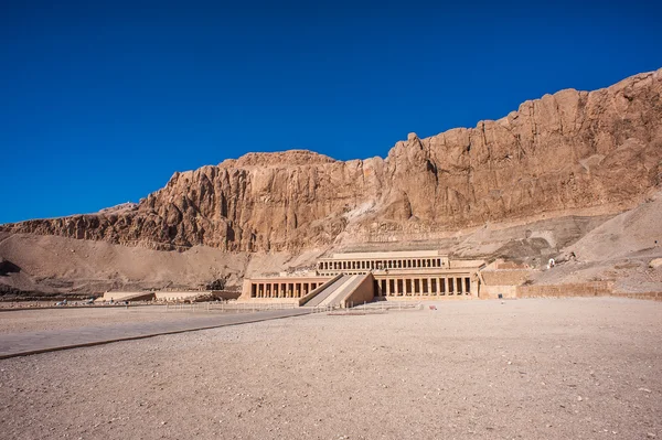 Part of the Mortuary temple of Hatshepsut, Western Bank of the Nile — Stock Photo, Image