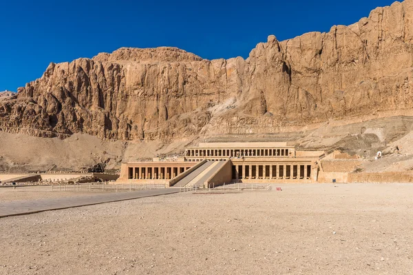 Part of the Mortuary temple of Hatshepsut, Western Bank of the Nile — Stock Photo, Image