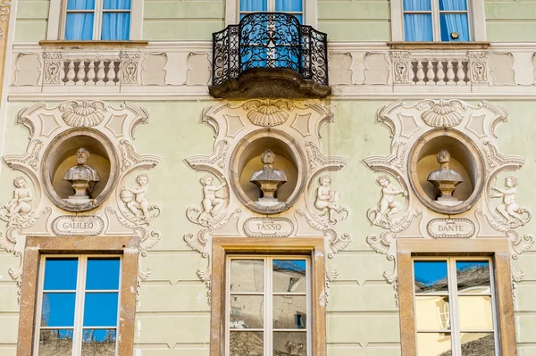 Arkitekturen av bellinzona, Schweiz — Stockfoto