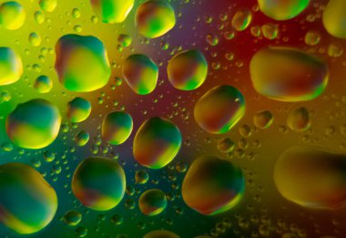 Camdaki su damlacıkları