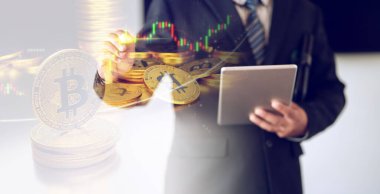 Ucuz para ticareti, kaltak hisse senedi yatırımı konsepti olan bir işadamı.