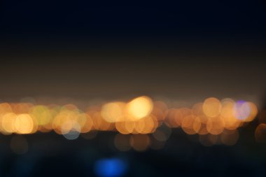 Bulanık şehir ışıkları geceleyin