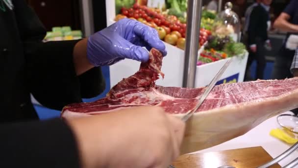 Chef cutting jamon — Stock Video