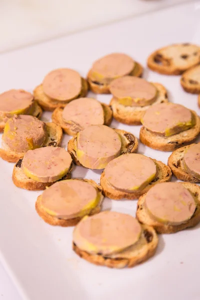 Lanche de pão com foie gras — Fotografia de Stock