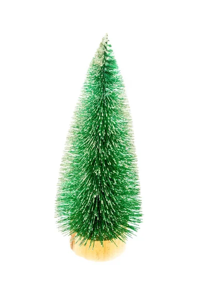 Árvore de natal verde artificial com suporte de madeira Isolado em — Fotografia de Stock