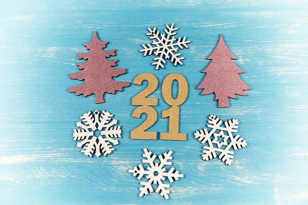 Nieuwjaarsviering Feestelijke Achtergrond Met Zilveren Nummers 2021 Kerstboom Sneeuwvlokken Decoraties — Stockfoto