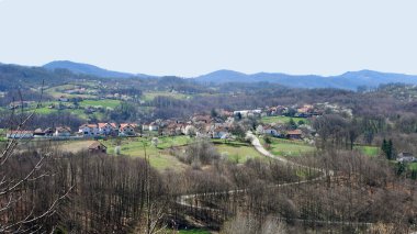 Sırbistan 'ın batısındaki Jadar nehir vadisinde Loznica kasabası yakınlarındaki Panorama