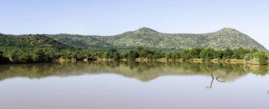 Ruighoek Baraj Panoraması. Pilanesberg Doğa Rezervi, Güney Afrika.
