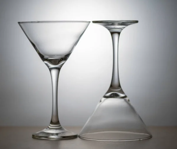 Schwarz Weiß Bild Der Martini Brille Hinterleuchtetes Low Key Bild — Stockfoto