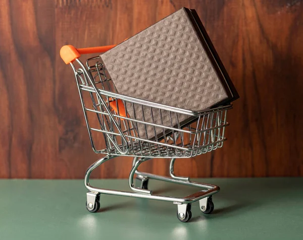 Large Brown Box Shopping Trolley — Stock Photo, Image