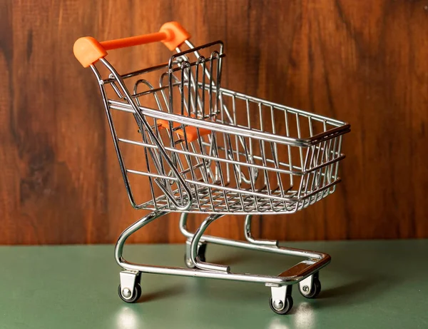 Carrinho Compras Fotografado Num Estúdio — Fotografia de Stock