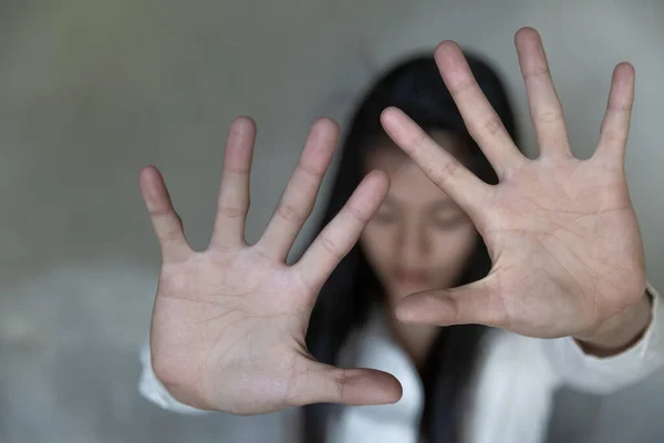 Mulher Mão Mostrar Stop Sign Pare Assédio Abuso Relacionamento — Fotografia de Stock