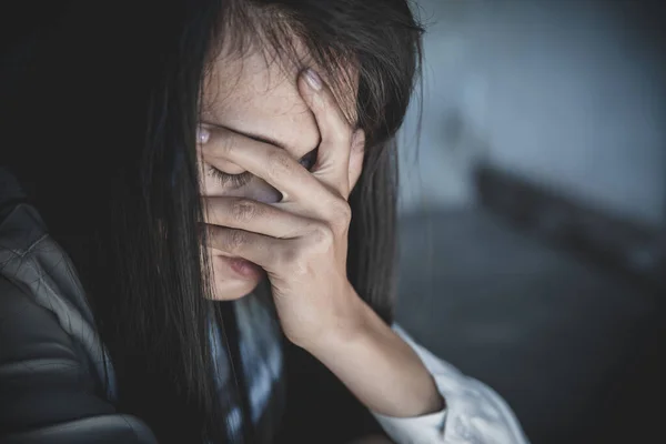 Mulheres Sentadas Chão Com Depressão Problemas Familiares Violência Doméstica Parar — Fotografia de Stock