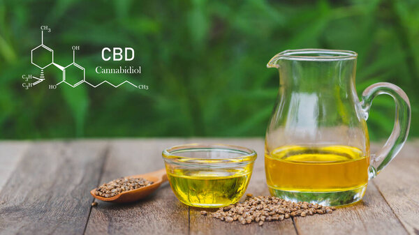  Масло конопли КБР. Состав с конопляным маслом в мисках на столе. Здоровое масло конопли.