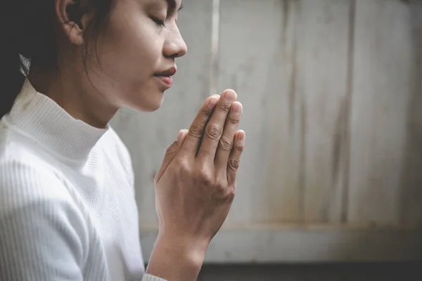 Respeta Mujer Orar Manos Con Religión Namaste Gesto Las Manos —  Fotos de Stock