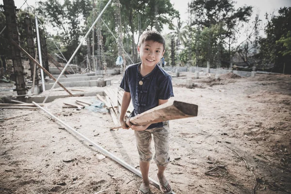 Yasadışı Çocuk Işçiliği Kavramı Çocuklar Inşaatta Çalışmaya Zorlanıyorlar Çocuk Şiddeti — Stok fotoğraf