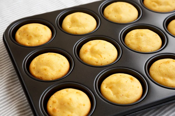 Zelfgemaakte Maïsbrood Muffins Lage Hoek Uitzicht — Stockfoto
