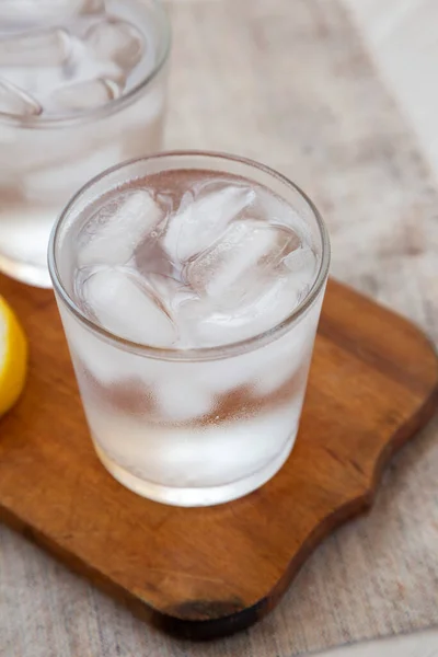 Fresh Lemon Sparkling Water Ice Rustic Wooden Board Side View — Stock Photo, Image