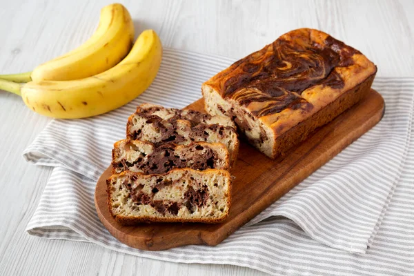 Pain Banane Chocolat Fait Maison Sur Une Planche Bois Rustique — Photo