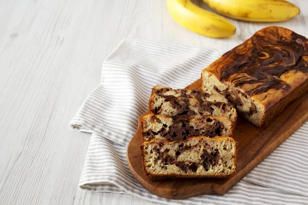 Chocolate Hecho Casa Pan Plátano Una Tabla Madera Rústica Vista — Foto de Stock