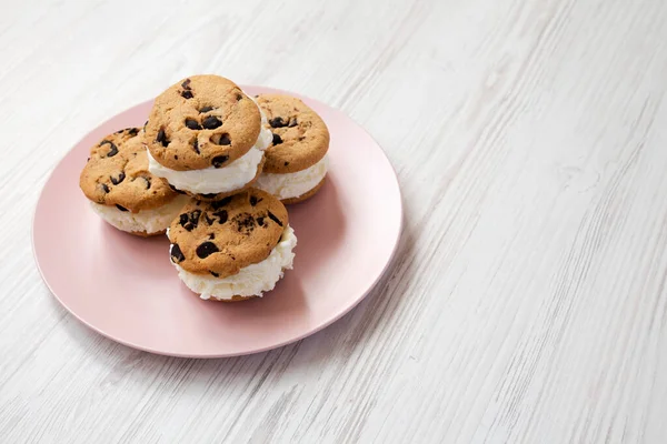 Homemade Chocolate Chip Cookie Ice Cream Sandwich Pink Plate White — Stock Photo, Image