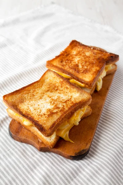 Homemade Grilled Macaroni Cheese Sandwich Rustic Wooden Board Low Angle — Stock Photo, Image