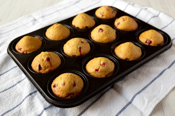 Σπιτικά Cranberry Muffins Ξύσμα Πορτοκαλιού Ταψί Πλαϊνή Άποψη — Φωτογραφία Αρχείου