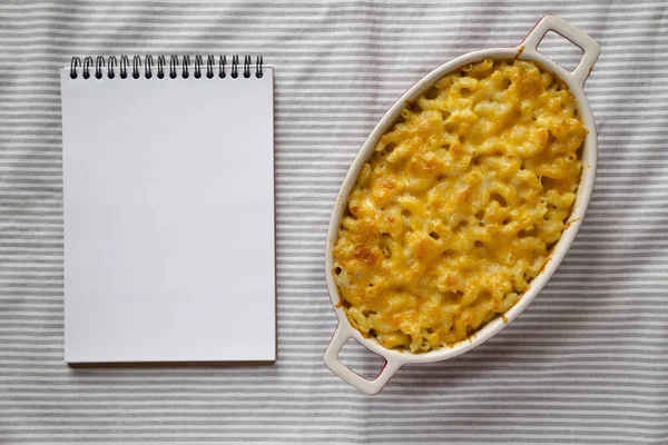 Macarrones Caseros Pasta Queso Con Bloc Notas Blanco Vista Superior —  Fotos de Stock