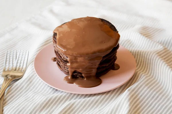 Homemade Chocolate Pancakes Pink Plate Low Angle View — Stock Photo, Image