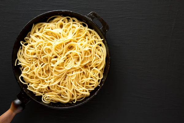 Caseiro Cacio Pepe Pasta Com Pecorino Romano Pimenta Uma Panela — Fotografia de Stock