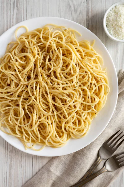 Hausgemachte Cacio Pepe Pasta Mit Pecorino Romano Und Pfeffer Auf — Stockfoto