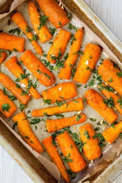 Carote Arrosto Fatte Casa Con Erbe Vista Dall Alto Posa — Foto Stock