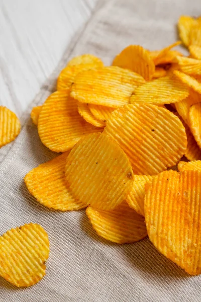 Ruffled Cheese Potato Chips Zijaanzicht Close — Stockfoto