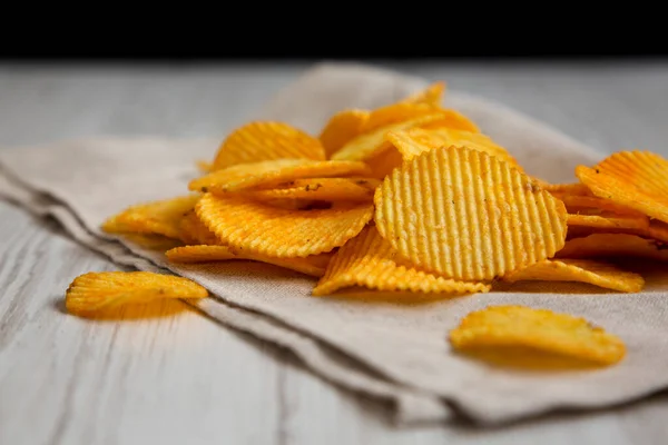Ruffled Cheese Aardappel Chips Zijaanzicht — Stockfoto