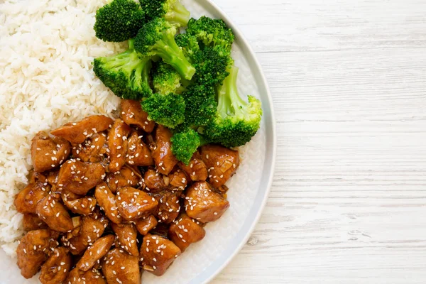 Hausgemachtes Teriyaki Chicken Mit Reis Und Brokkoli Auf Einem Teller — Stockfoto