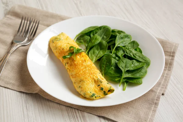 Omelette Francese Fatta Casa Con Erbe Fresche Verdi Piatto Vista — Foto Stock