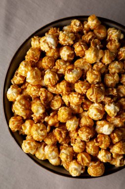 Ev yapımı karamelli patlamış mısır, en iyi manzara.. 