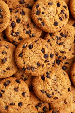 Ev yapımı çikolatalı kurabiyeler, en iyi manzara. Düz uzanın, başınızın üstünde.