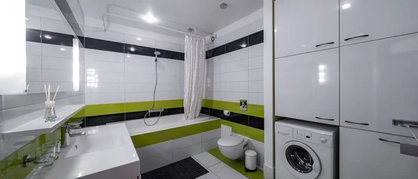 Interno Contemporaneo Del Bagno Appartamento Moderno Mattonelle Nere Verdi Bagno — Foto Stock