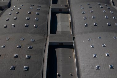 Modern Avrupa şehrinin yaz şehirleri. Deponun en üst dron görüntüsü.