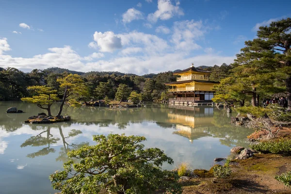 Kinkaku-ji, the Golden Pavilion, a Zen Buddhist temple in Kyoto, — Stock Photo, Image