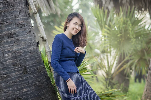 Thai Farmer woman wearing typical Thai dress, on Rice fields bac — Stock Photo, Image