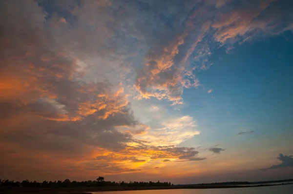Прекрасне Сутінкове Небо Хмарою Перед Заходом Сонця Зображення Тла — стокове фото