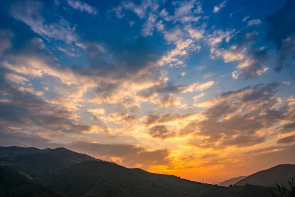 Céu Crepúsculo Bonito Com Nuvem Antes Pôr Sol Imagem Fundo — Fotografia de Stock