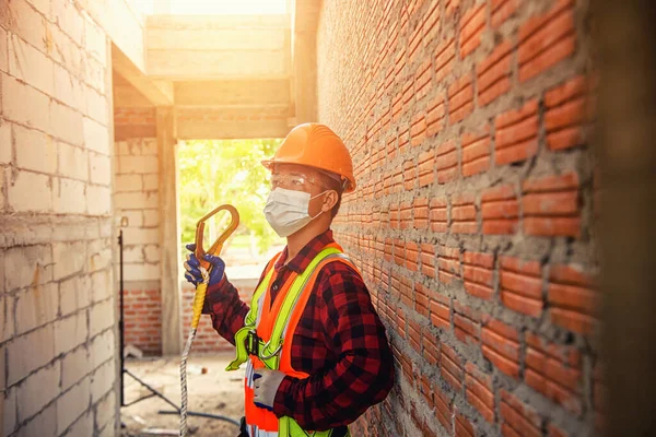 Worker Man Safety Helmet Construction Building Industry New Home Construction — Zdjęcie stockowe