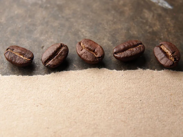 咖啡作物豆用木材纹理背景纸 — 图库照片