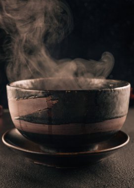 Buharlı çorba kasesi