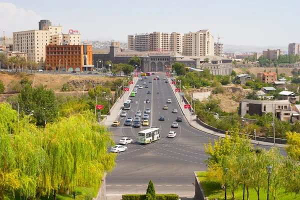 Движение на мосту Победы, Ереван, Армения — стоковое фото
