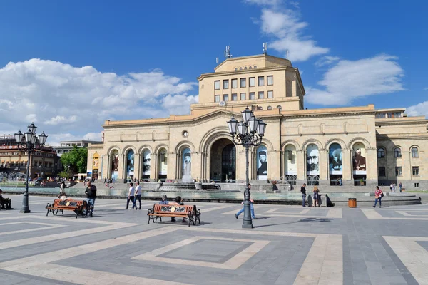 Площадь Республики. Национальный исторический музей Армении — стоковое фото