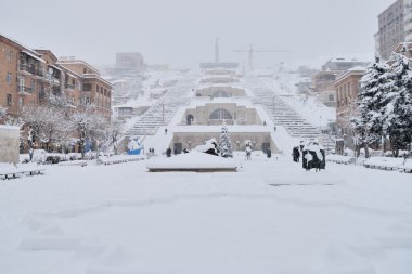 Art arda sıralı merdiven kış sahne, Erivan, Ermenistan